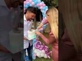 gender Reveal cake it’s a……😲😲😲